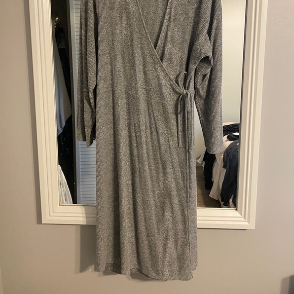 Plus size sweater wrap dress - Picture 2 of 4